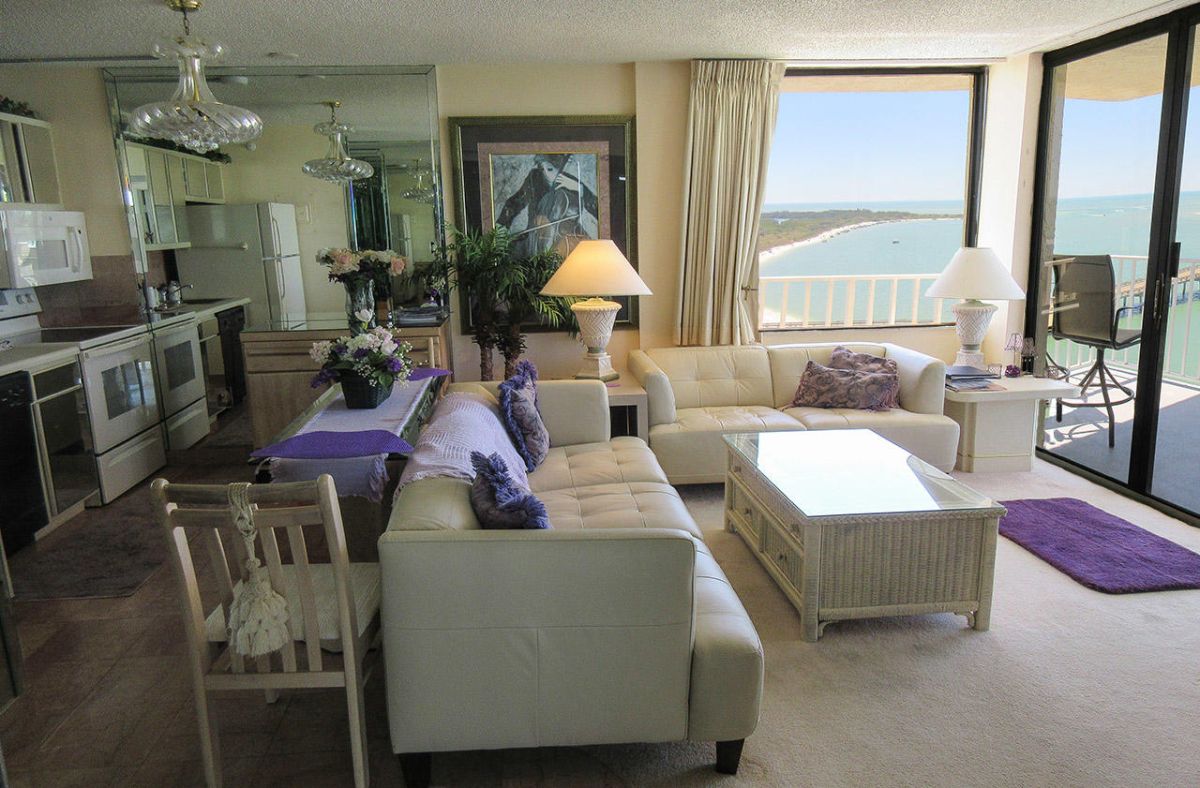 Comfortable Seating in the 1 Bedroom Beachfront Condo