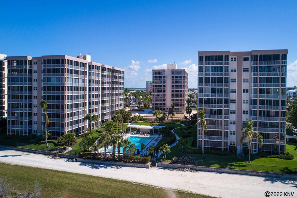 Creciente Complex on Fort Myers Beach