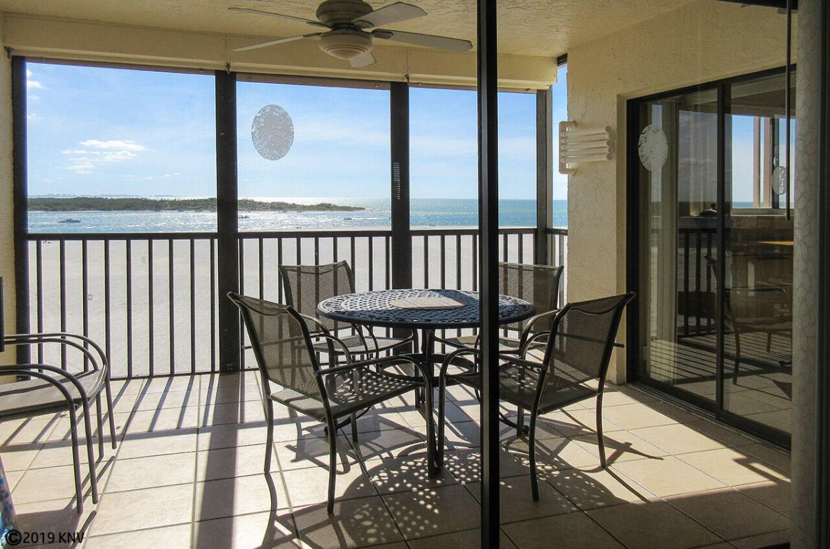 Your magnificent space of the screened in lanai with seating for everyone to enjoy the direct Gulf v