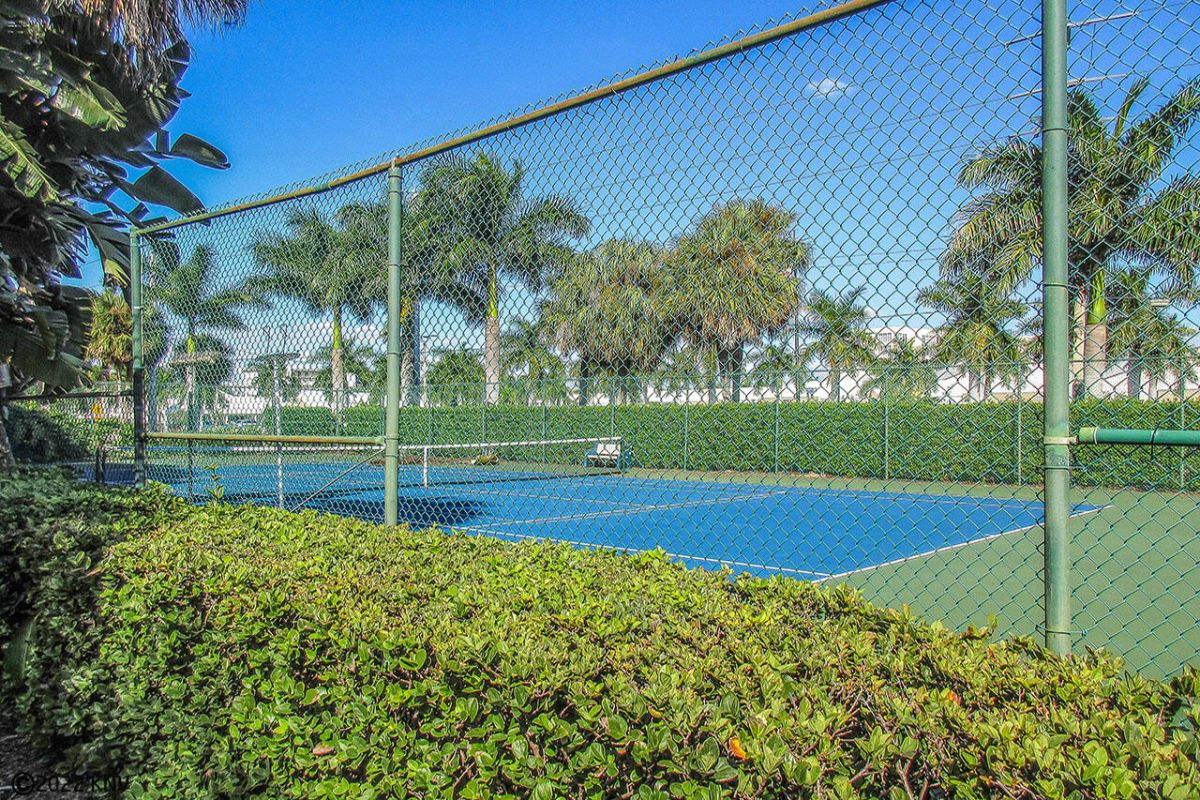 Creciente Amenities include on-site Tennis Courts