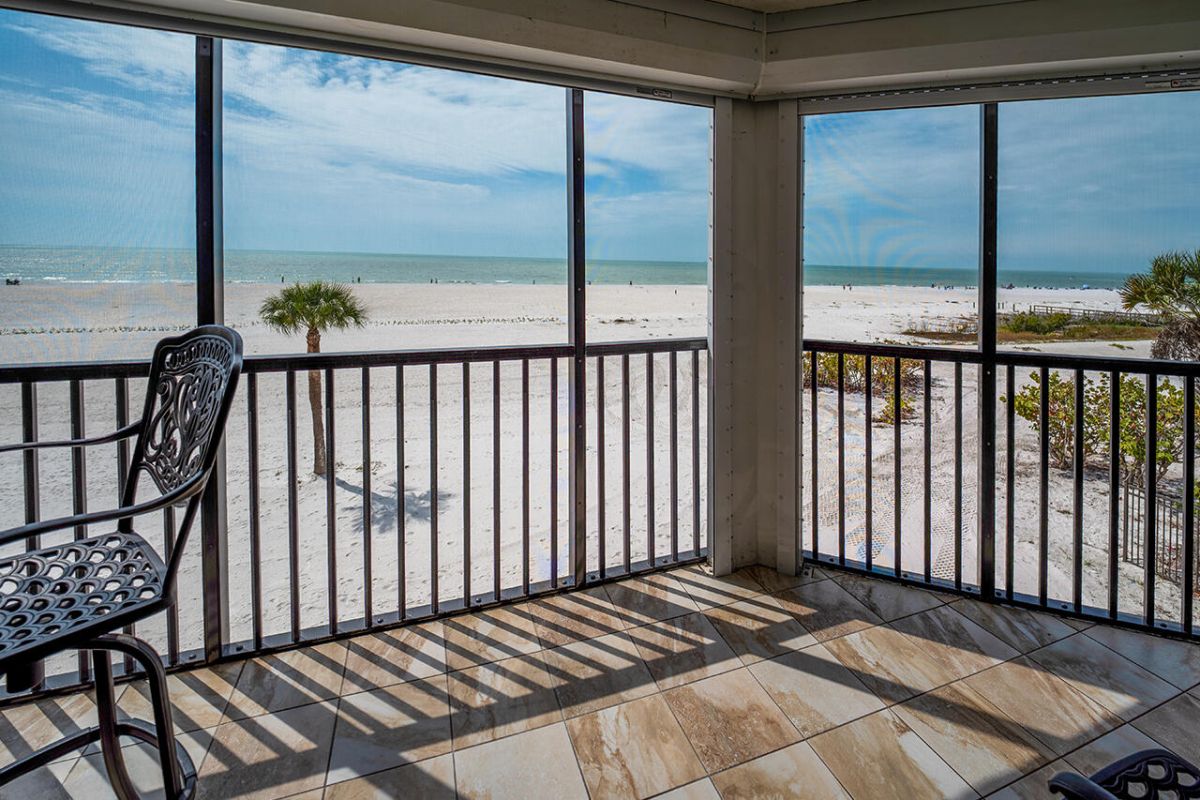 Hello Sunshine!  Gorgeous Panoramic View of the Gulf from your Screened In Lanai