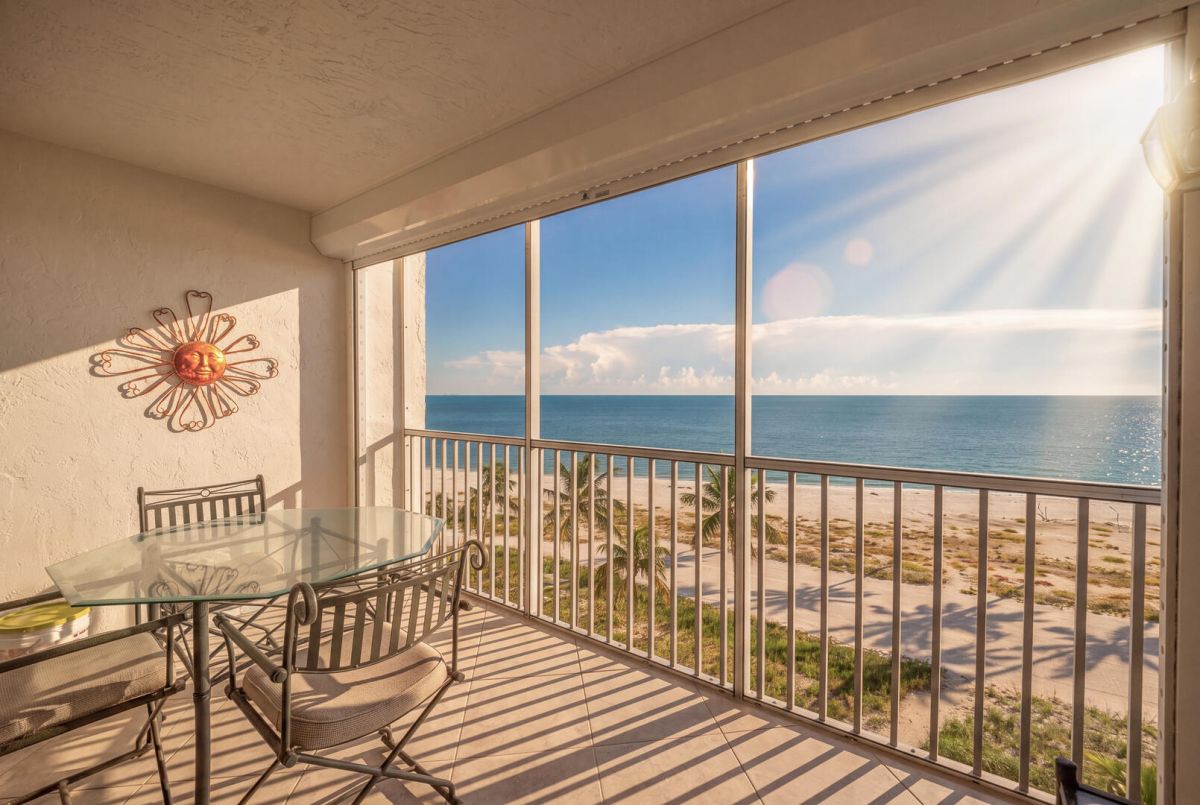 Wake Up To An Amazing View! Sun Caper 606 offers a gorgeous Gulf view from your 6th Floor Screened In Lanai