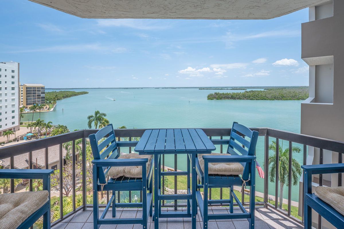 SPECTACULAR BAY VIEW from your front deck! Wake Up To An Amazing View!