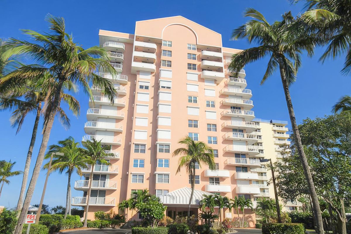 Bermuda Dunes Beachfront Condominiums on Fort Myers Beach